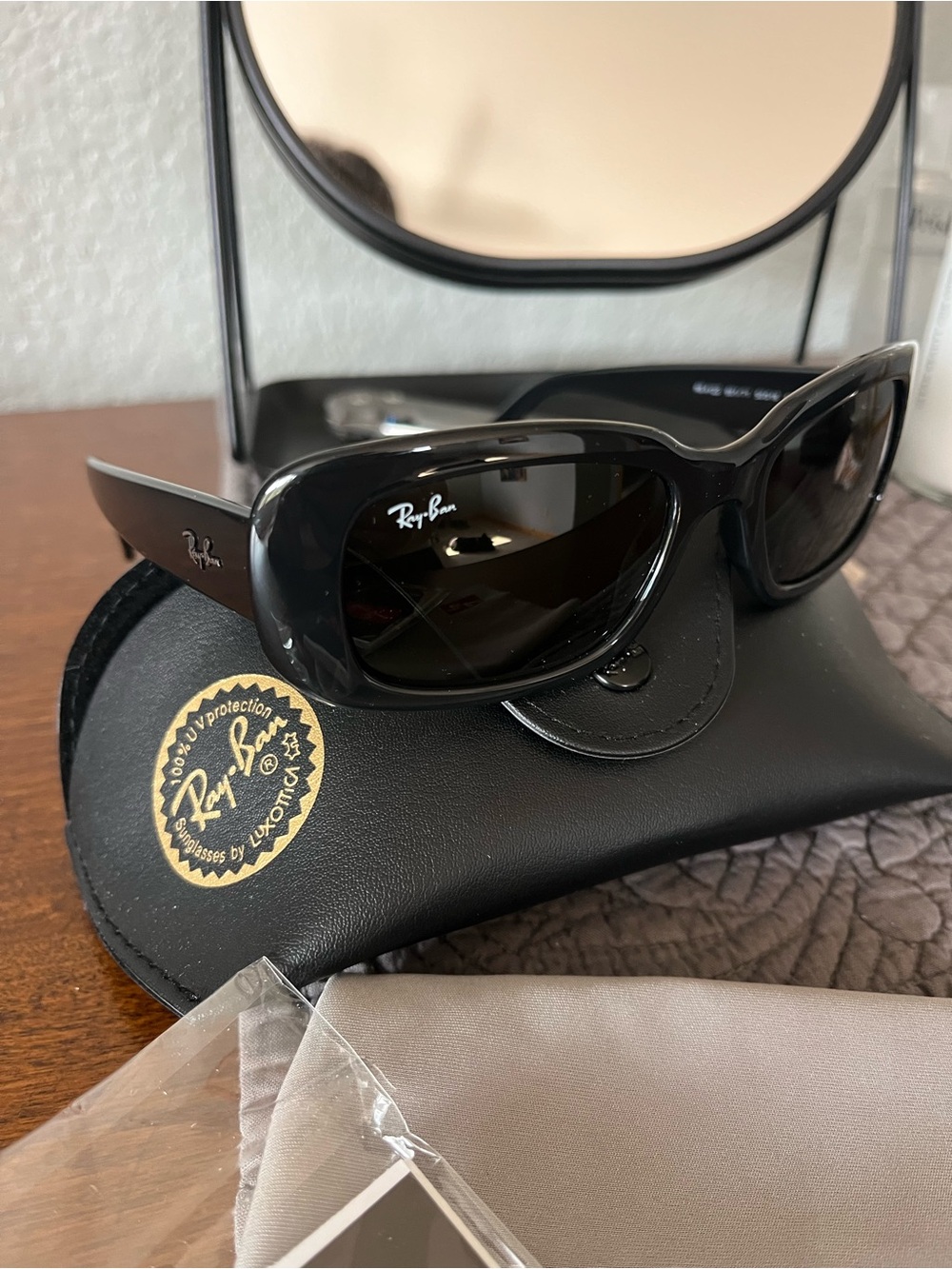 Ray-Ban Women's Polished Black Oval Sunglasses RB 4122 - like new w/receipt - Picture 12 of 15